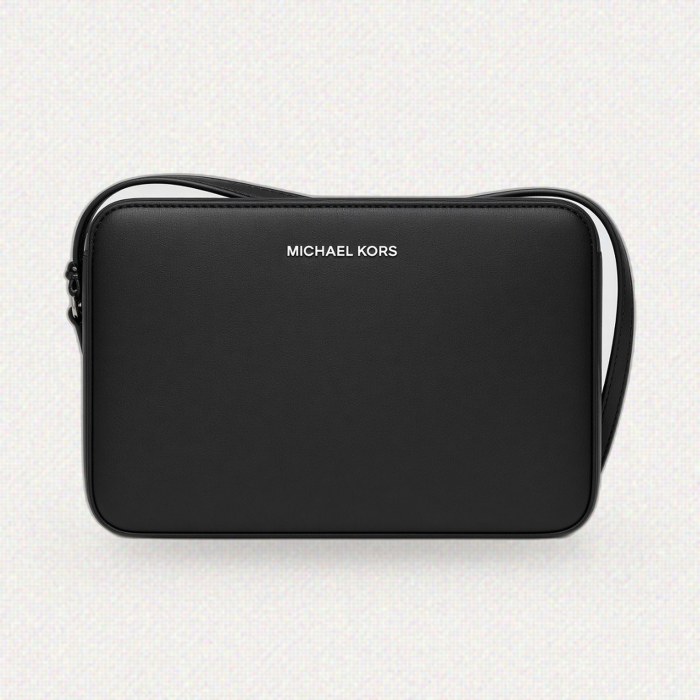 BOLSA MICHAEL KORS PRETA QUADRADA PRATA