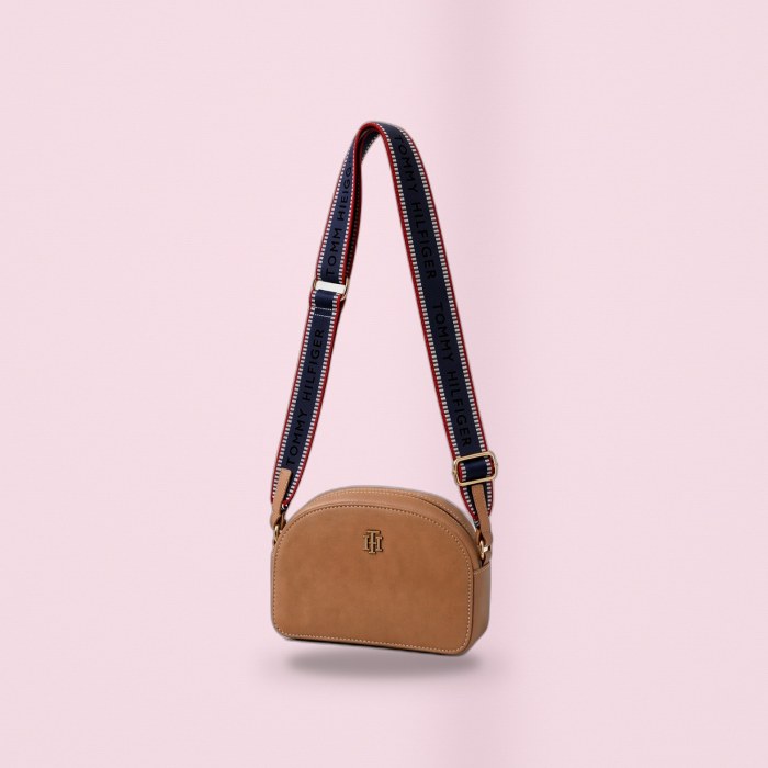 BOLSA TOMMY CARAMELO ALCA COLORIDA